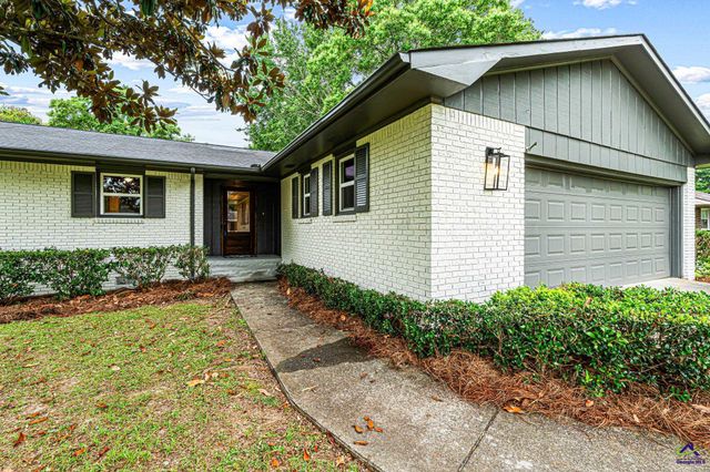106 Williams Dr, Bonaire, GA 31005