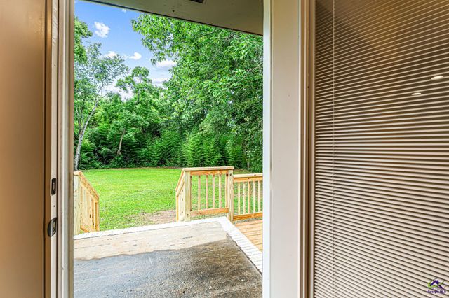 106 Williams Dr, Bonaire, GA 31005