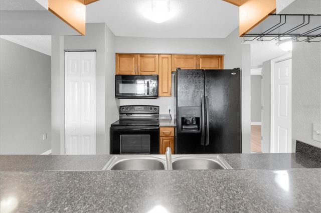 10103 SAILWINDS BOULEVARD N 105, Largo, FL 33773