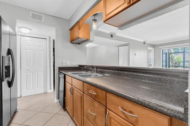 10103 SAILWINDS BOULEVARD N 105, Largo, FL 33773
