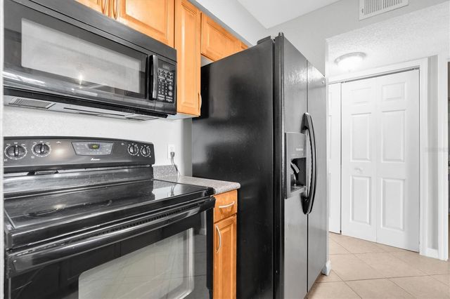 10103 SAILWINDS BOULEVARD N 105, Largo, FL 33773