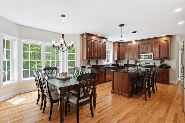 115 Webster Woods Ln, North Andover, MA 01845