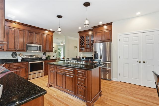 115 Webster Woods Ln, North Andover, MA 01845