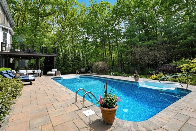 115 Webster Woods Ln, North Andover, MA 01845