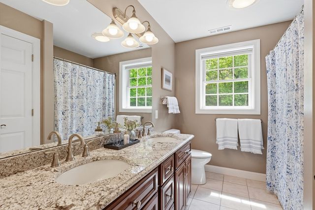 115 Webster Woods Ln, North Andover, MA 01845