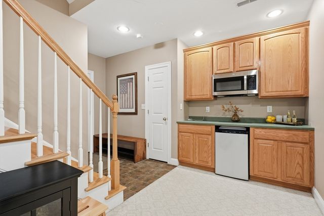 115 Webster Woods Ln, North Andover, MA 01845