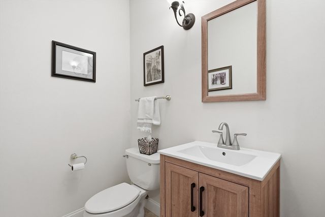 115 Webster Woods Ln, North Andover, MA 01845