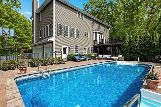 115 Webster Woods Ln, North Andover, MA 01845