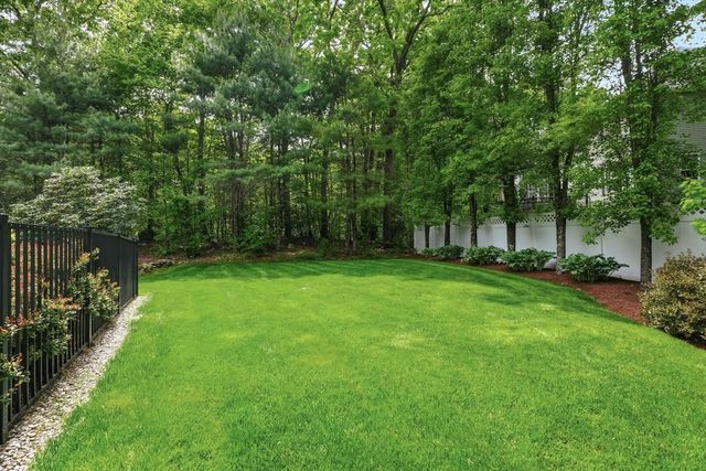 115 Webster Woods Ln, North Andover, MA 01845
