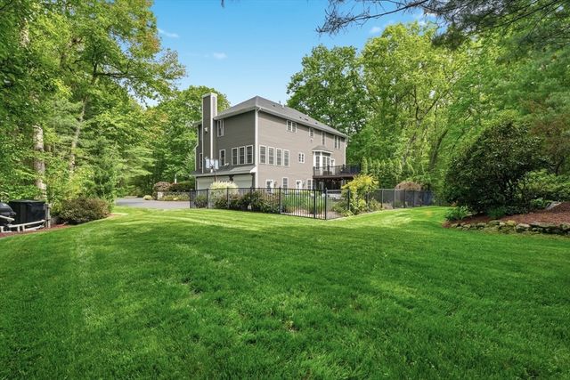 115 Webster Woods Ln, North Andover, MA 01845