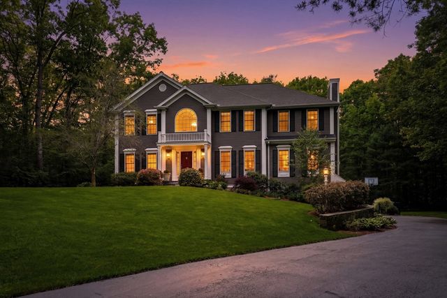 115 Webster Woods Ln, North Andover, MA 01845