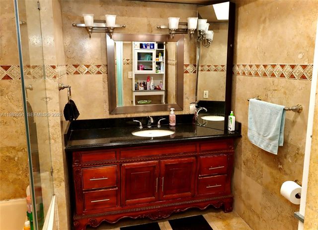 9751 NW 48th Ter 328, Doral, FL 33178