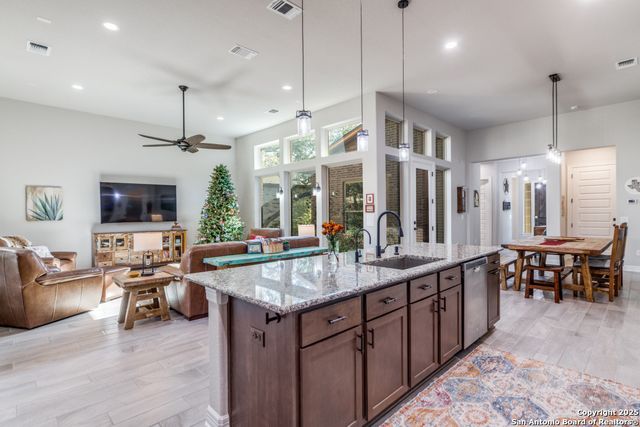 128 Cinnamon Creek, Boerne, TX 78006