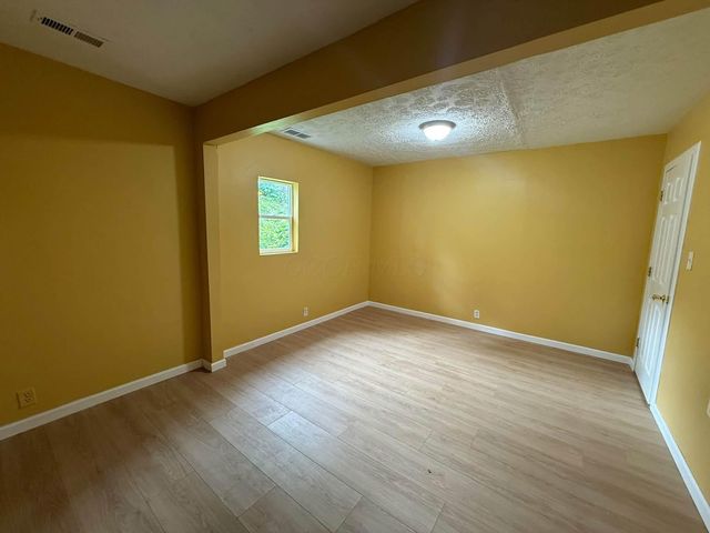 1404 S Waggoner Road, Reynoldsburg, OH 43068