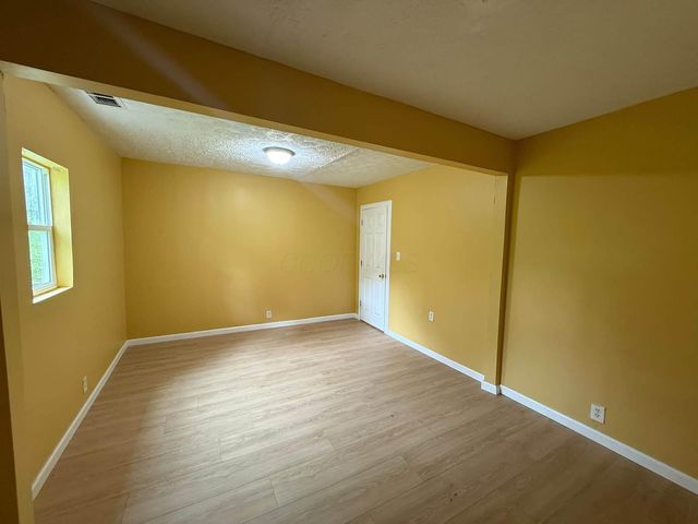1404 S Waggoner Road, Reynoldsburg, OH 43068