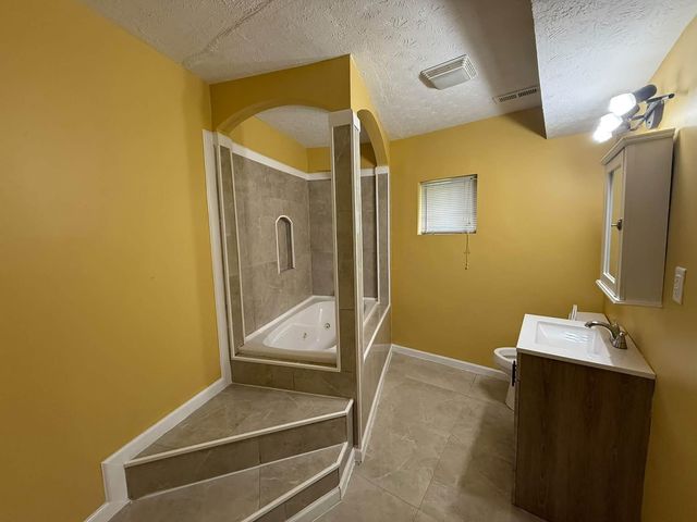 1404 S Waggoner Road, Reynoldsburg, OH 43068