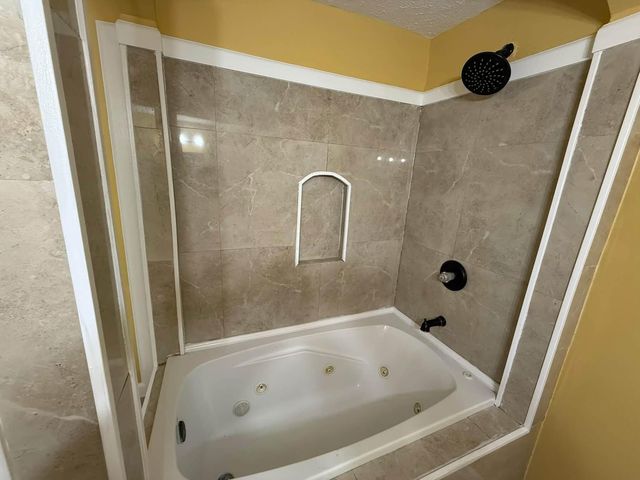 1404 S Waggoner Road, Reynoldsburg, OH 43068