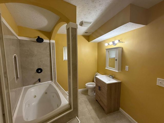 1404 S Waggoner Road, Reynoldsburg, OH 43068