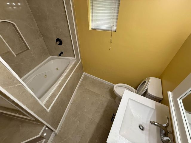 1404 S Waggoner Road, Reynoldsburg, OH 43068