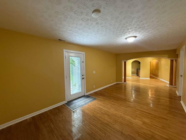 1404 S Waggoner Road, Reynoldsburg, OH 43068