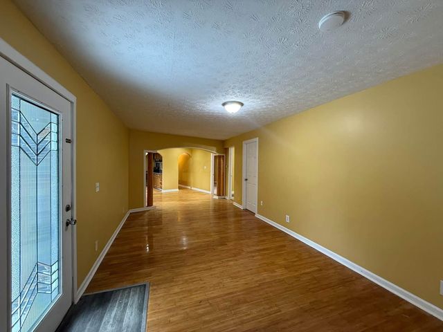 1404 S Waggoner Road, Reynoldsburg, OH 43068