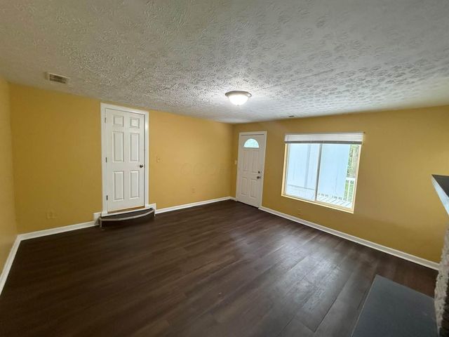 1404 S Waggoner Road, Reynoldsburg, OH 43068