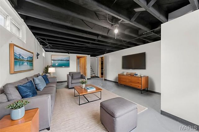 5 Santa Cruz Drive, St Louis, MO 63031