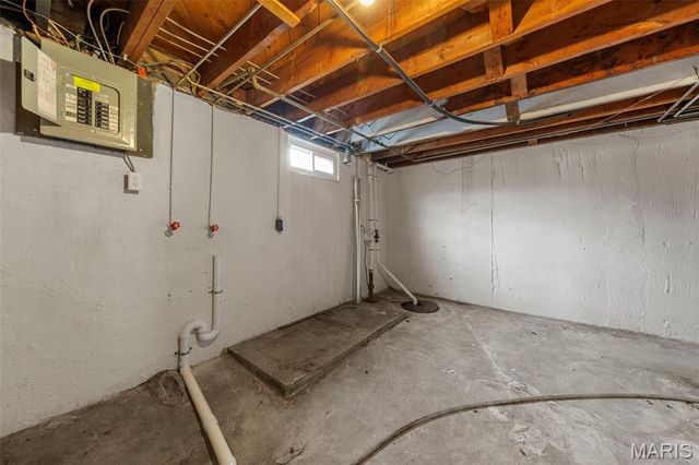 5 Santa Cruz Drive, St Louis, MO 63031