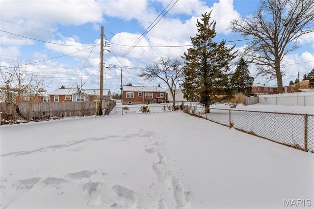 5 Santa Cruz Drive, St Louis, MO 63031