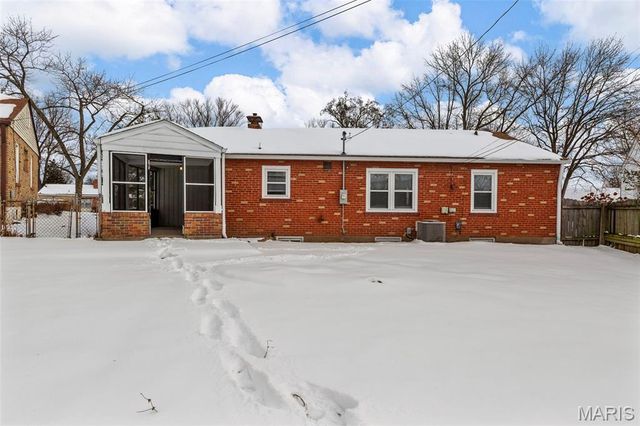 5 Santa Cruz Drive, St Louis, MO 63031