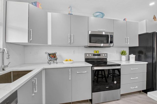 930 Osceola Drive 8, Boca Raton, FL 33432