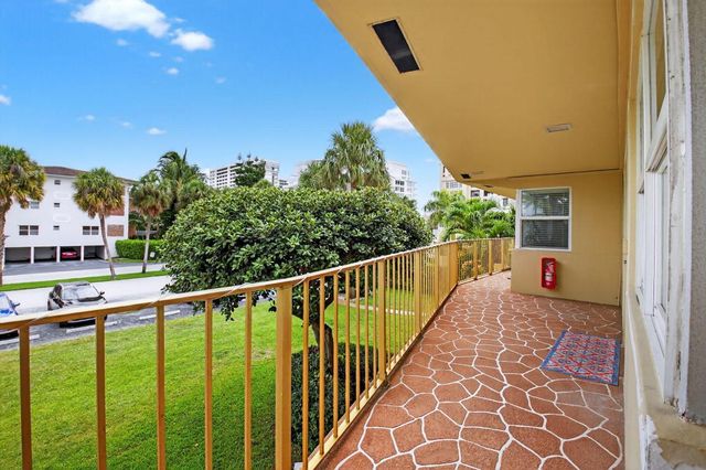 930 Osceola Drive 8, Boca Raton, FL 33432