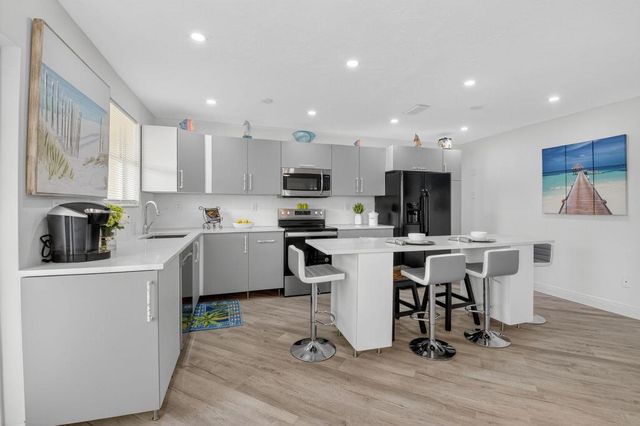 930 Osceola Drive 8, Boca Raton, FL 33432