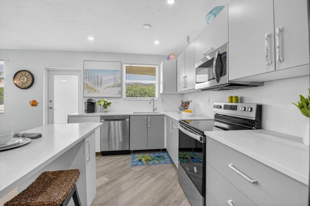 930 Osceola Drive 8, Boca Raton, FL 33432