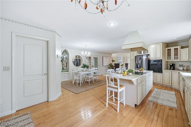 1887 Pearce Circle, Salem, OH 44460