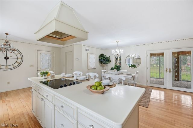 1887 Pearce Circle, Salem, OH 44460