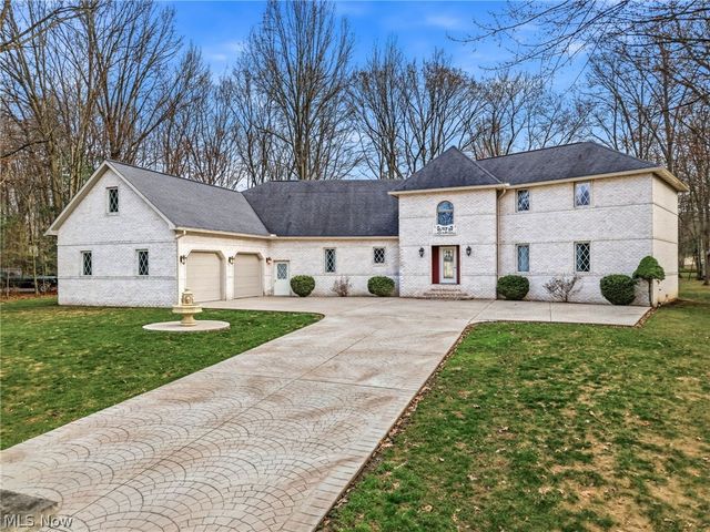 1887 Pearce Circle, Salem, OH 44460