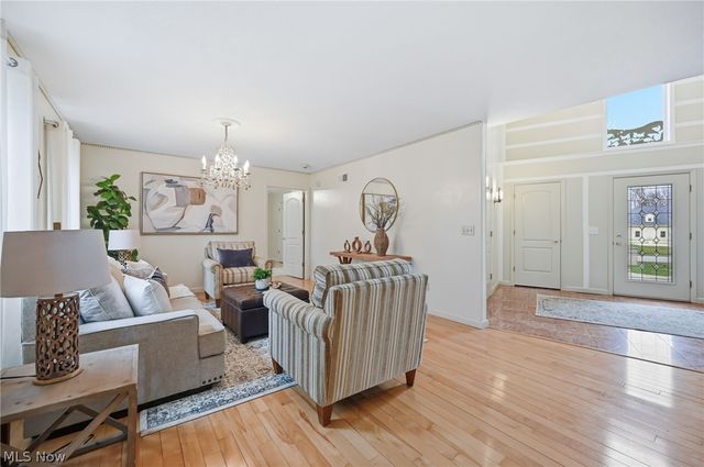 1887 Pearce Circle, Salem, OH 44460