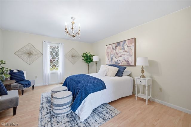 1887 Pearce Circle, Salem, OH 44460