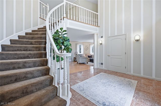 1887 Pearce Circle, Salem, OH 44460