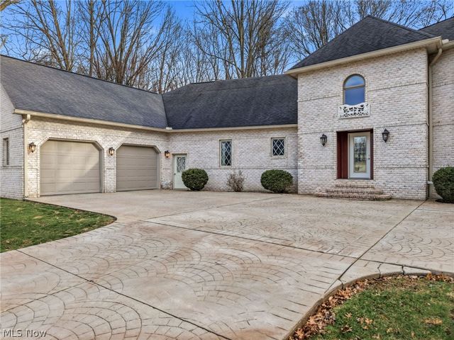 1887 Pearce Circle, Salem, OH 44460