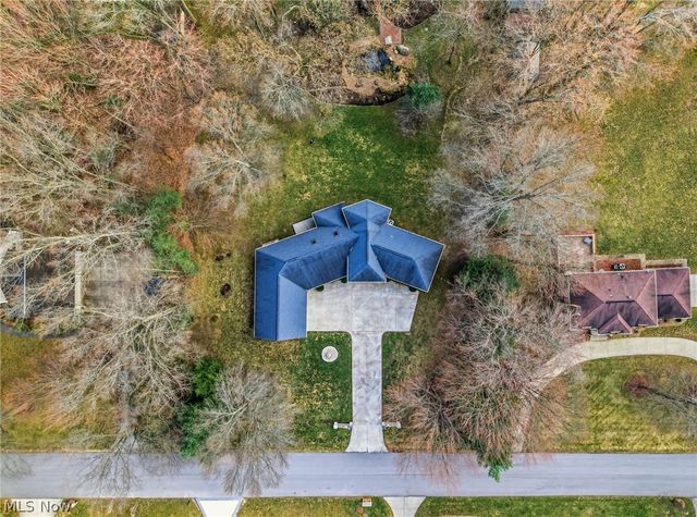 1887 Pearce Circle, Salem, OH 44460