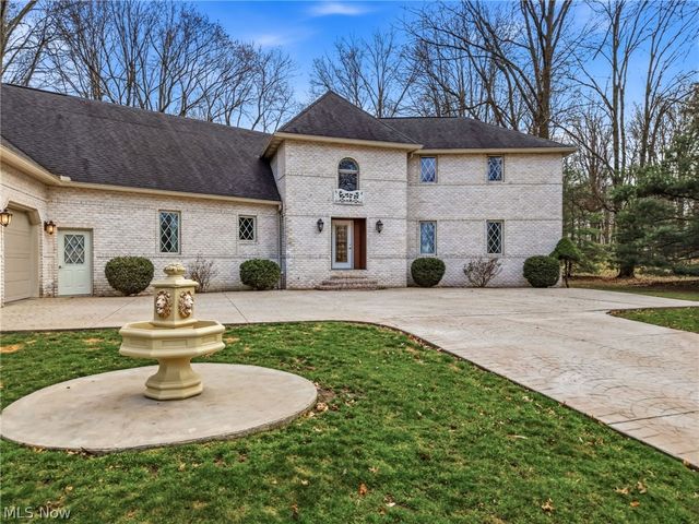 1887 Pearce Circle, Salem, OH 44460