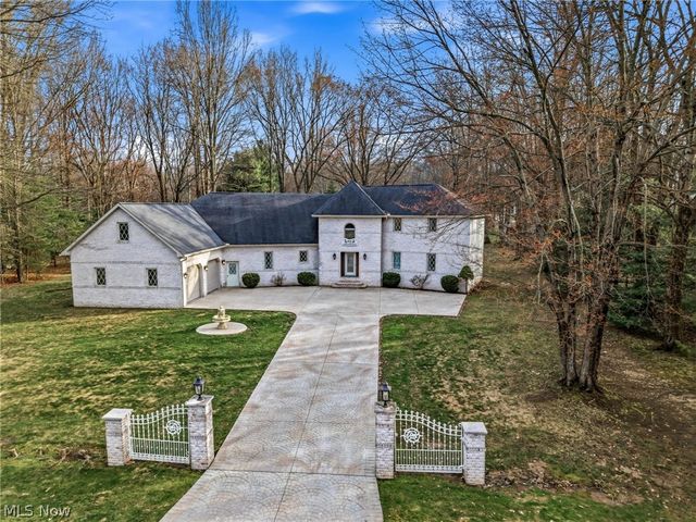 1887 Pearce Circle, Salem, OH 44460