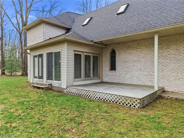 1887 Pearce Circle, Salem, OH 44460