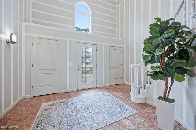 1887 Pearce Circle, Salem, OH 44460