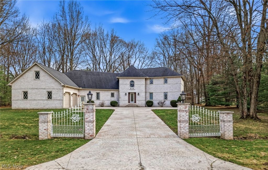 1887 Pearce Circle, Salem, OH 44460