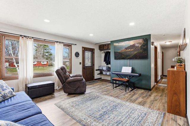 732 Vicky Lane, Lino Lakes, MN 55014