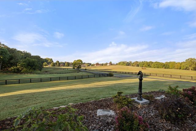 1421 Lawrence Ln, Springfield, TN 37172