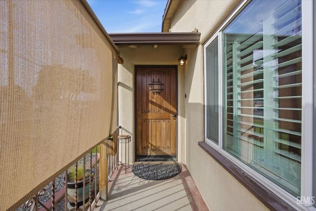 1102 Castro Lane, Bakersfield, CA 93304